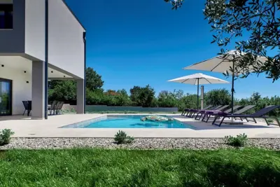 Vila 170 m², Marčana - bazen i privatnost - 9