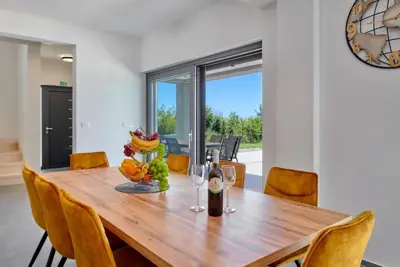 Vila 170 m², Marčana - bazen i privatnost - 20
