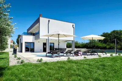 Vila 170 m², Marčana - bazen i privatnost - 3