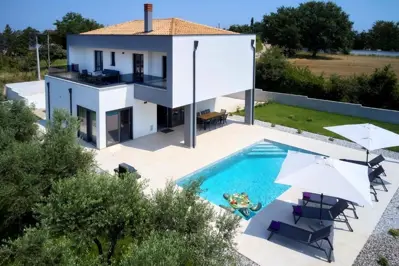 Vila 170 m², Marčana - bazen i privatnost - 2