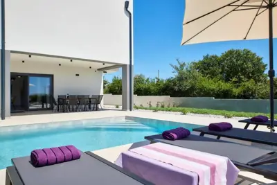 Vila 170 m², Marčana - bazen i privatnost - 7