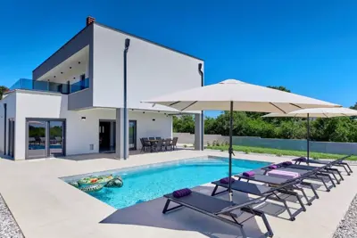 Vila 170 m², Marčana - bazen i privatnost - 8