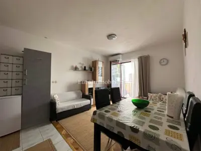 Stan 40 m², Makarska - dvosoban, balkon i parkirno mjesto