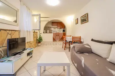 Apartmani 82 m², Rovinj centar - drugi red do mora
