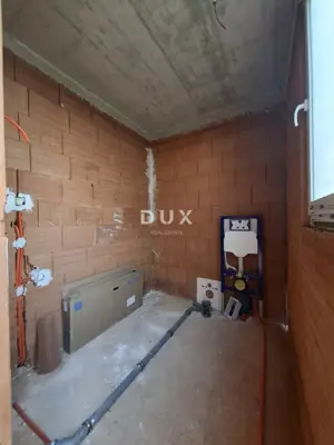 House 310 m², Bale - two separate residential units - 16