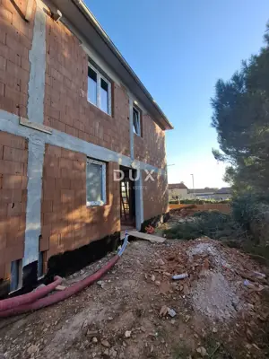 House 310 m², Bale - two separate residential units - 12