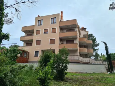 Stan, Premantura, 3 kata i krovna terasa 92 m²