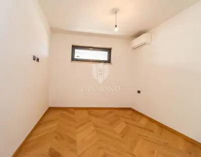 Kvalitetan novi stan s vrtom - okolica Pule - 6