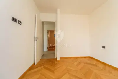 Kvalitetan novi stan s vrtom - okolica Pule - 5