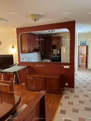 Wohnung 77 m², Poreč, gefragte Lage und zwei Badezimmer