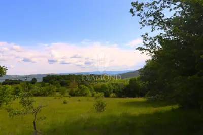 Landwirtschaftsfläche 24.515 m², Poreč - Blick auf Motovun