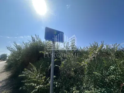 Building plot 1,505 m², Privlaka - 300 m from the sea - 4