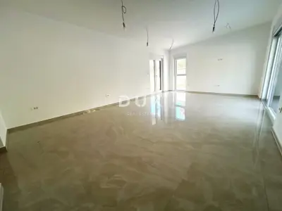 Stan 112,2 m², Vodice - vrt 128,08 m² i dvije terase - 4
