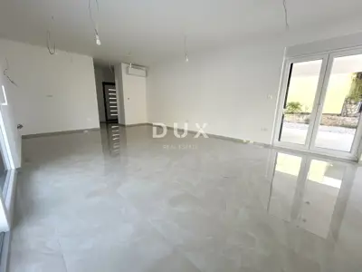 Stan 112,2 m², Vodice - vrt 128,08 m² i dvije terase - 6