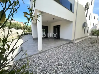 Stan 112,2 m², Vodice - vrt 128,08 m² i dvije terase - 2