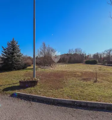Građevinsko zemljište 5.118 m², Zabrežani - ravna parcela - 5