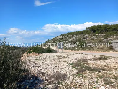 Zemljište, Brač, 14 000 m², 95 000 € - 3