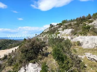 Zemljište, Brač, 14 000 m², 95 000 € - 2