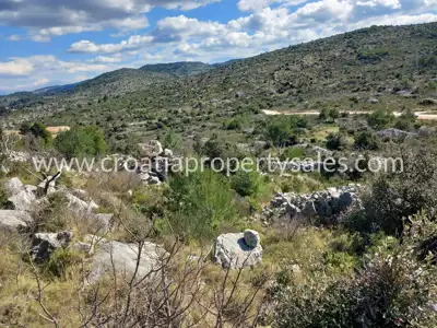 Zemljište, Brač, 14 000 m², 95 000 € - 6