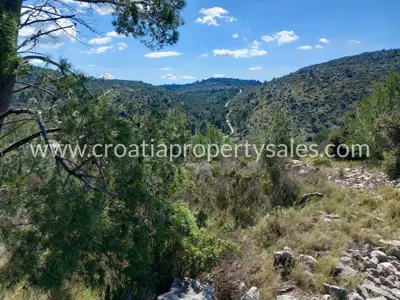 Zemljište, Brač, 14 000 m², 95 000 € - 5