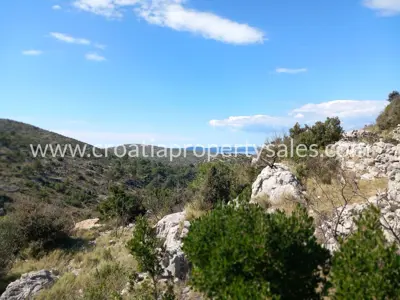 Zemljište, Brač, 14 000 m², 95 000 € - 8