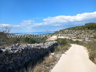 Zemljište, Brač, 14 000 m², 95 000 €