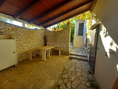 Haus 400 m², Splitska auf Brač, 50 m vom Meer und Meerblick - 6