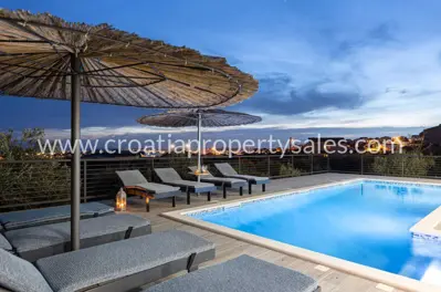 Villa 290 m², Split - Panoramablick auf die Stadt und das Meer - 12
