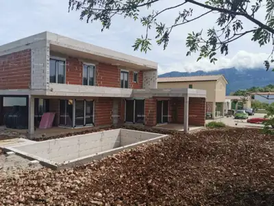 Prelijepa nova kuća. Labin.
