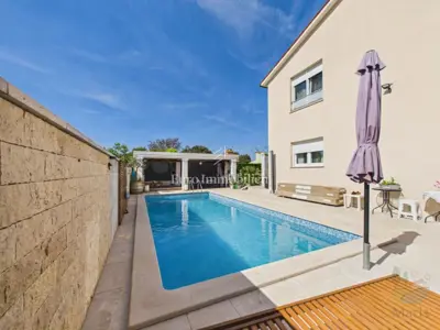 Familienhaus mit Pool neben dem Naturpark Kamenjak - 6