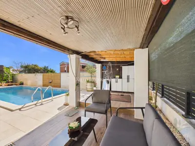 Familienhaus mit Pool neben dem Naturpark Kamenjak - 3