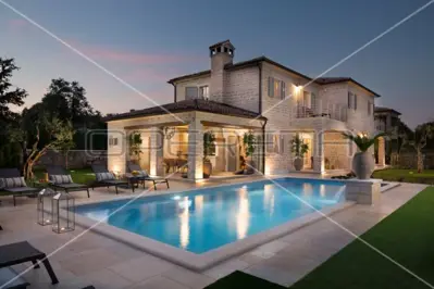Villa 359 m², Rovinj area - stone villa in the resort