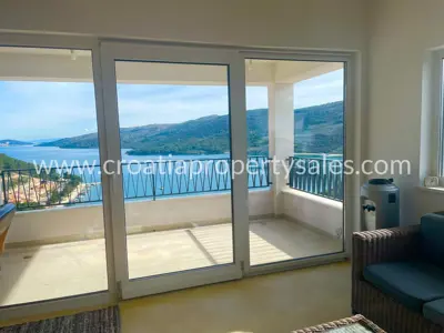 Apartments in Trogir, panoramic sea view and beach nearby