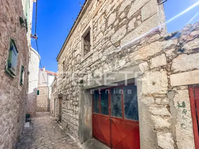 House 78 m², Betina - center and yard 52 m²