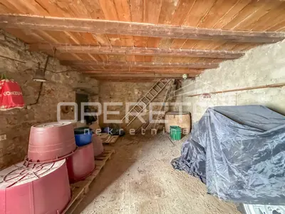 Kuća 78 m², Betina - centar i dvorište 52 m² - 2