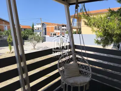 VODICE Veliko građevinsko zemljište s opremljenom kućom u mirnoj zoni - 17