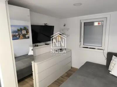 VODICE Veliko građevinsko zemljište s opremljenom kućom u mirnoj zoni - 22