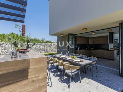 House for sale in Loborika, 242 m² - 10