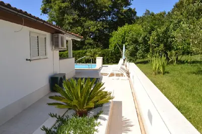 Kuća 530 m², Medulin - 100 m od mora - 11