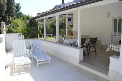 Kuća 530 m², Medulin - 100 m od mora - 10