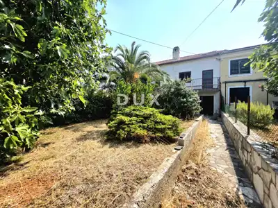 Kuća 120 m², Pomer - pogled na more i dvorište