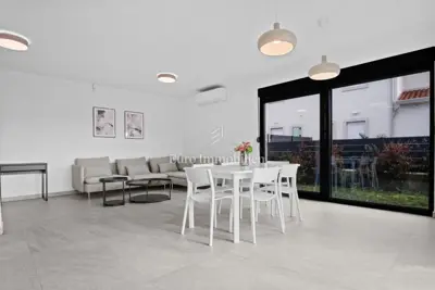 Kuća u Poreču, miran kvart i vrt 200 m² - 5