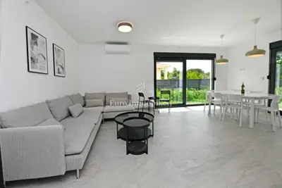 Kuća u Poreču, miran kvart i vrt 200 m² - 9