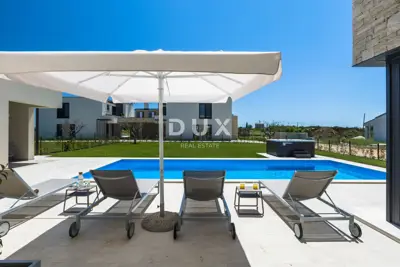 House 538 m², Brtonigla - two luxury villas - 6
