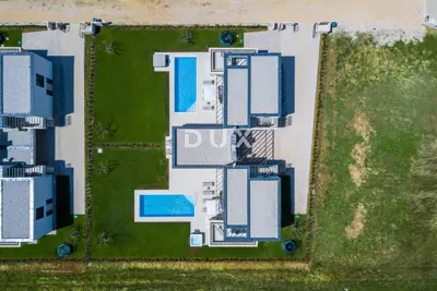 House 538 m², Brtonigla - two luxury villas - 3