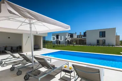 House 538 m², Brtonigla - two luxury villas - 7