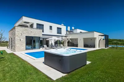 House 538 m², Brtonigla - two luxury villas - 11