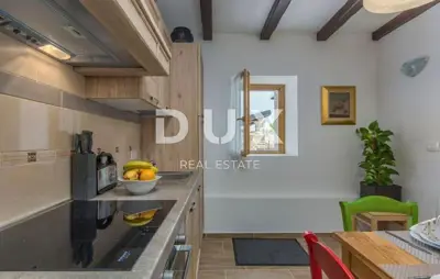 Haus 115 m², Motovun - Pool und Blick auf die Hügel - 16