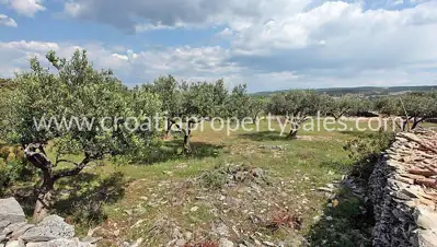 Grundstück, Brač, 8 100 m², 81 000 € - 3