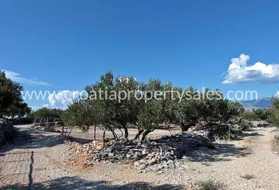 Grundstück, Brač, 8 100 m², 81 000 € - 2